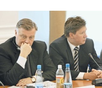 Заработная плата сотрудников российского монополиста ОАО "Газпром" в 2011 году выросла на 6%, в РЖД - на 45%. 