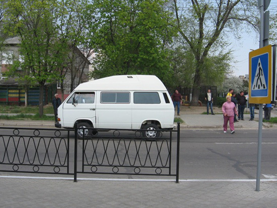 Водитель микроавтобуса сбил 8-летнюю девочку. Фото: Пресс-служба МВД Приднестровья.
