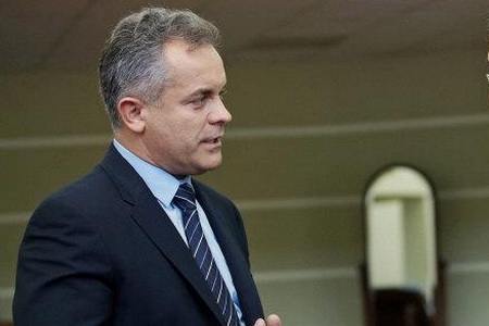  Плахотнюк потребовал в ходе сегодняшнего заседания законодательного органа, чтобы премьер-министр Владимир Филат пришел в парламент и подал в отставку.