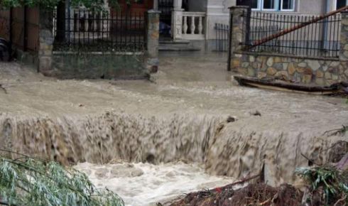 Serviciul Hidrometeorologic de Stat anunță ploi și grindină și pentru seara zilei de azi. 