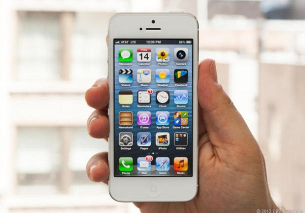 "iPhone a fost numărul 1 al anului trecut și faptul că a reușit să rămână în listă este incredibil" a declarat Vera Chan, analist Yahoo.
