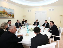 Premierul a menţionat că acest termen pentru finalizarea negocierilor este agreat şi de partenerii de la Comisia Europeană
