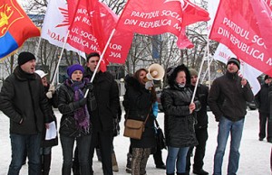 După cum relatează TRIBUNA, acţiunea de protest a fost organizată în susţinerea pensionarilor.