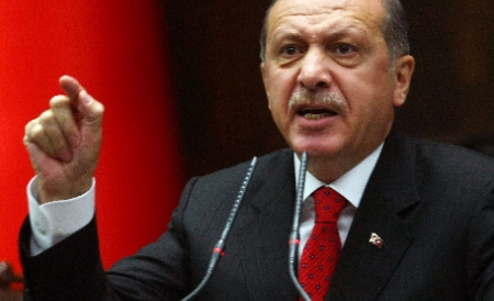  Israelul este vinovat de conducerea unei epurări etnice împotriva palestinienilor, a declarat, marţi, premierul turc Recep Tayyip Erdogan, la o întâlnire cu deputaţii Partidului Justiţiei şi Dezvoltării (AKP).