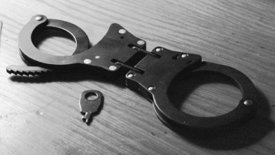 Полицейского признали виновным в злоупотреблении служебными полномочиями и совершении насилия.