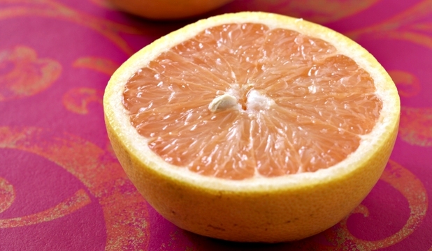 Efectul produs de sucul de grepfrut asupra enzimelor din intestin începe la câteva ore după consum şi se termină treptat în câteva zile.