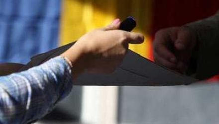 Moldovenii care au cetăţenie română vor putea vota în cadrul referendumului la Ambasada României de la Chişinău