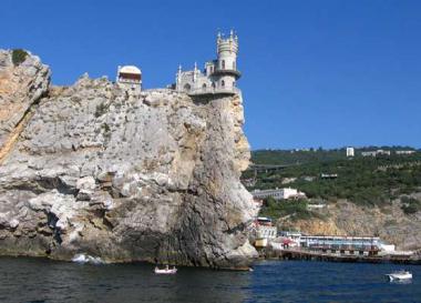 Дворец "Ласточкино гнездо" в Крыму находится под угрозой обрушения.