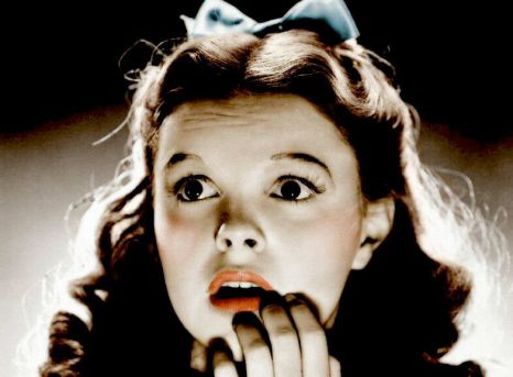 Cumpărătorul rochiei lui Judy Garland, realizate de către designerul vestimentar de la MGM, nu a fost identificat.