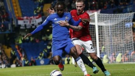  La pauză avea să fie 2-1 pentru "diavoli" după golul lui Chicharito Hernandez. 
