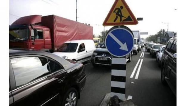 Lucrările de reparare a tronsonului de drum a șoselei Muncești sînt programate pînă în seara zilei de mîne.