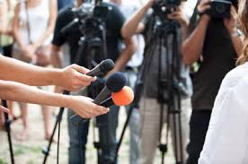  Principalele surse de informare ale moldovenilor sunt posturile de televiziune şi Internetul.