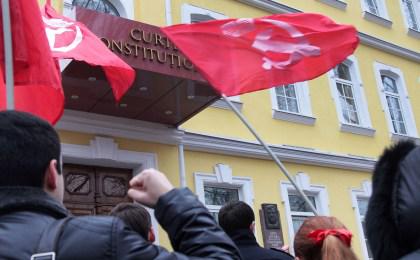 4 июня Конституционный суд рассмотрит запрос группы депутатов о конституционности Закона о запрете использования серпа и молота. Фото: puls.md