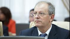 În opinia ministrului cauza acestui fenomen este aplicarea în diagnosticare şi tratament a tehnologiilor medicale învechite.