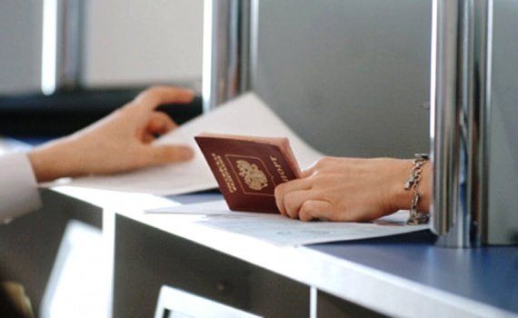В Польше информацию о шпионах восприняли с удивлением, а на запрос журналистов в министерство иностранных дел этой страны ответ был отрицательный.