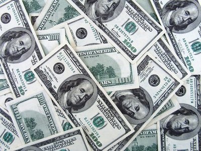 Locul al cincilea în topul Forbes este deţinut de rapperul şi producătorul muzical Dr. Dre