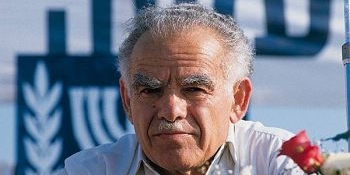 Shamir a fost cel de-al șaptelea premier al Israelului, ocupând această funcție între anii 1983 - 1984 și din nou în perioada 1986 - 1992.