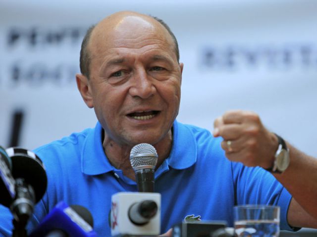 La sosirea la eveniment, șeful statului a fost întîmpinat cu huiduieli de un grup de protestatari.