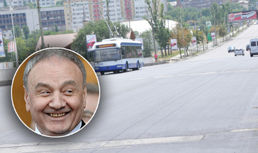 Lungimea podului constituie 300 metru, lățimea – 22 metri.