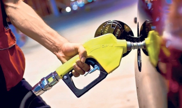 Benzina cu cifra octanică 95 costă, acum, 17,60 lei/litru, iarpreţul motorinei a ajuns la 16,70 lei, faţă de 16,10 lei anterior