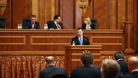 Filat, ce regim liberalizat de vize vrei tu cu Plahotniuc la braț să faci?