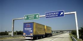 Anterior, limita de viteză pe autostrăzi era de 130 km/h. În zonele riscante, construite cu mulți ani în urmă, ea a rămas 90 km/h.