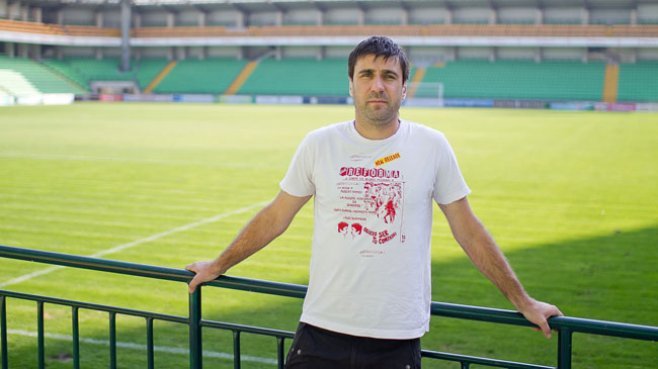 . В 1996 Олег Шишкин уже играл за нашу сборную и продолжает играть и сегодня в качестве полузащитника в Клубе Зимбру, продолжая свою уже более чем двадцатилетнюю карьеру. Фото: Рамин Мазур