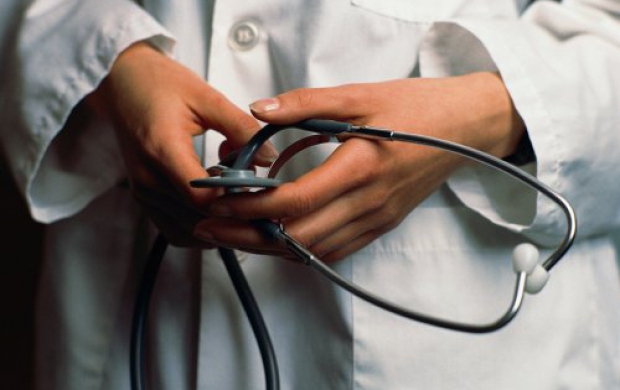 Mai mult, în Moldova nu există un colegiu al medicilor care să examineze cazurile de neglijenţă.