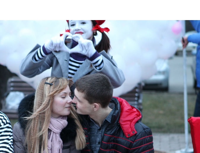 Главное в отношениях - это романтика.