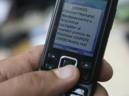 Autorul necunoscut al acestor mesaje îi informează pe destinatari că a fost plătit ca să-i ucidă
