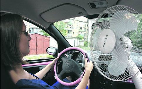 Жара для авто. Сильно снижает внимание водителя, а также способна вывести из строя двигатель. Фото: Ю. Кузнецов