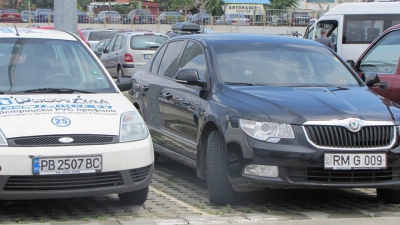 Сегодня автомобиль чиновника был замечен на парковке у торгового центра в Бургасе.