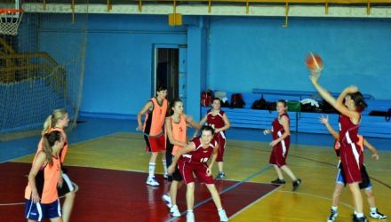 De cealaltă parte, la USM au jucat fostele baschetbaliste ale Feminei, Daria Dical şi Daria Svîdchi.