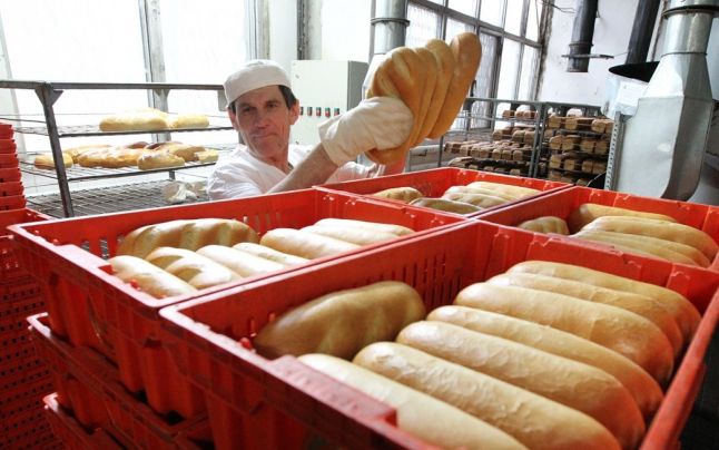Avem peste alte 1.000 de produse, la care vom ridica preţurile: mă refer la napolitane, biscuiţi, torturi, cozonaci şi colaci“, a precizat Cojocaru.