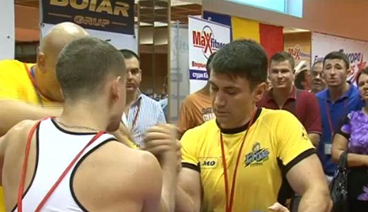 В столице прошло первое национальное первенство по армрестлингу, собравшее 35 участников.