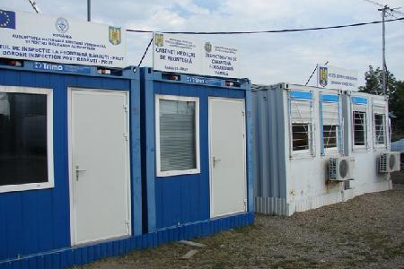 Кроме того, пограничники сталкиваются с нехваткой бензина для техники, а на пункте пропуска Рэдэуць-Прут, граничащем с Молдовой.