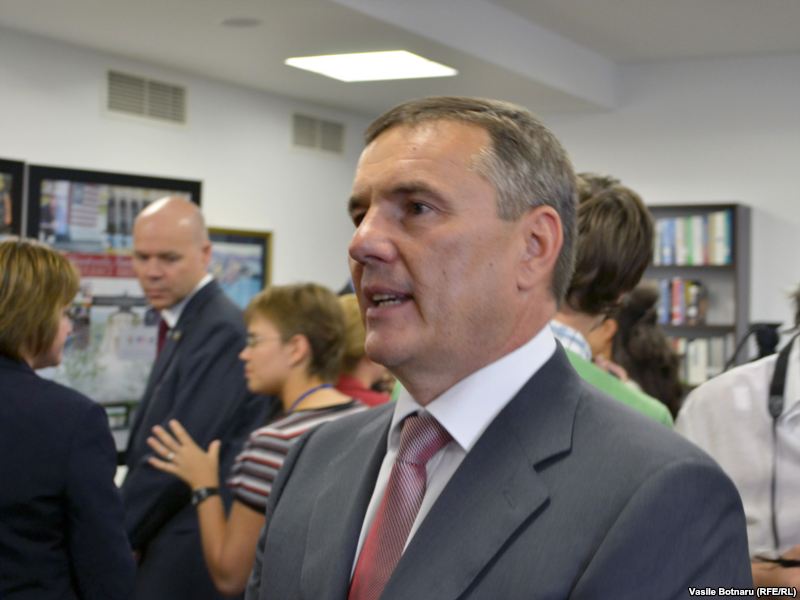 El a spus că acum îşi plăteşte facturile şi se gîndeşte „cît poate să dureze escrocheria dată”. Foto: europalibera.org