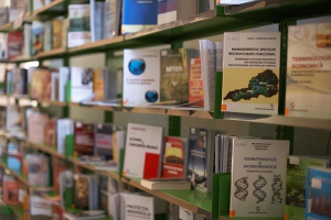 La acţiunea de la Leova au participat autoritaţile locale, cititori de toate vârstele, dar şi consulul Ionel Mitea