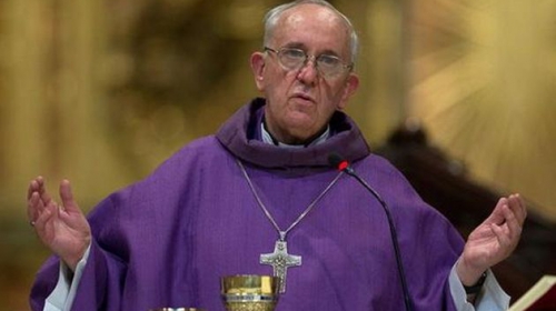 Papa Francisc a început, luni, la Rio de Janeiro, prima sa călătorie în străinătate de la preluarea pontificatului său.
