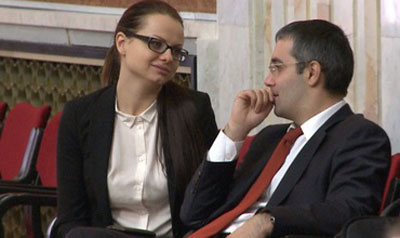 Menționăm că Sergiu Sîrbu a fost observat în timpul unei pauze la Parlament cum stăteau împreună cu iubita sa