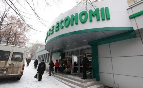 Год назад "Banca de Economii" решили исключить из списка не подлежащих приватизации объектов. Фото: basarabialazi.ro 