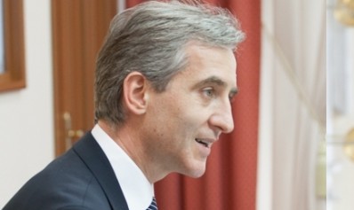 Leancă nu susţine ideea liderului comuniştilor, Vladimir Voronin, că regiunii transnistrene ar trebui să i se acorde statut de republică în cadrul Republicii Moldova. 
