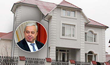 Eugen Rusu nega parţial cele relatate, precizând că are ”o singură casă, în sectorul Buiucani, construită din banii agonisiţi de familia sa în mai mulţi ani de muncă”.
