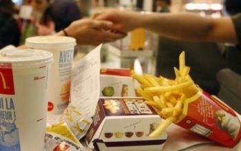 Chiar dacă şi-a menţinut aceeaşi greutate, americanul are acum o talie mai subţire. 