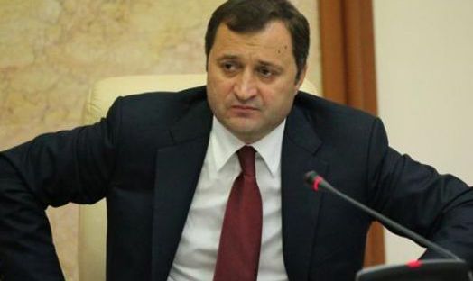 "Cine sunt cu PCRM şi cine nu, se va vedea azi. Să nu credeţi că sunteţi pentru o perioadă lungă de timp. Experienţa este relevantă", i-a spus Filat, fiind aplaudat de deputaţii PLDM.