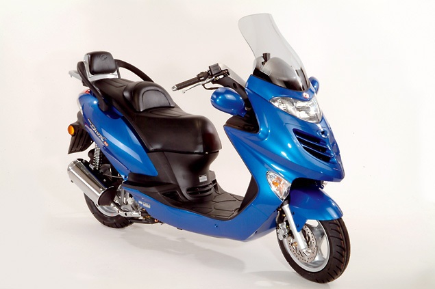 Скутер марки Yamaha, на котором передвигался мужчина, числится в Интерполе как украденный из Италии.