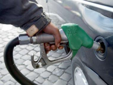 Un litru de benzină cu cifra octanică 95 costă 16,77