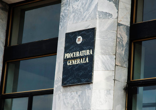 Potrivit Constituţiei Republicii Moldova şi legii cu privire la Procuratură, instituția este una autonomă în cadrul autorităţii judecătoreşti