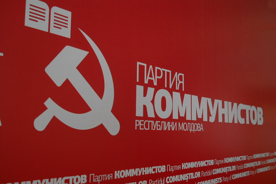 Власти отвергли инициативу по возвращению депутатов Партии коммунистов в парламент.