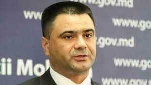 Pe de altă parte, fostul său coleg din Partidul Liberal, Valeriu Munteanu, afirmă că formaţiunea nu ştia despre trecutul comunist al lui Vitalie Marinuţa.